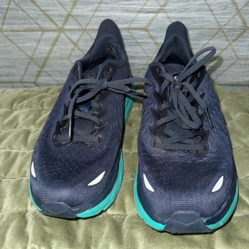 Hoka Women’s Clifton 8 Sneaker size 8